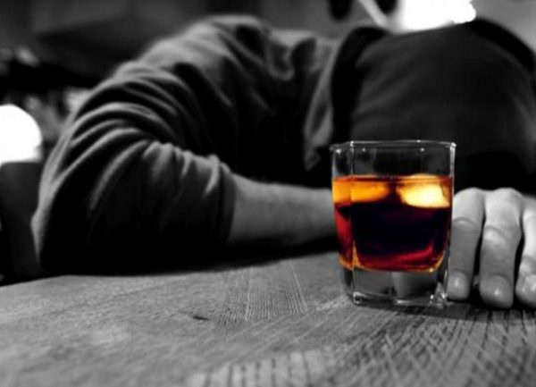 Микроинсульт может быть вызван чрезмерным упортебленим алкоголя